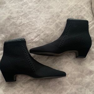 Knit shoe boots size 9.5